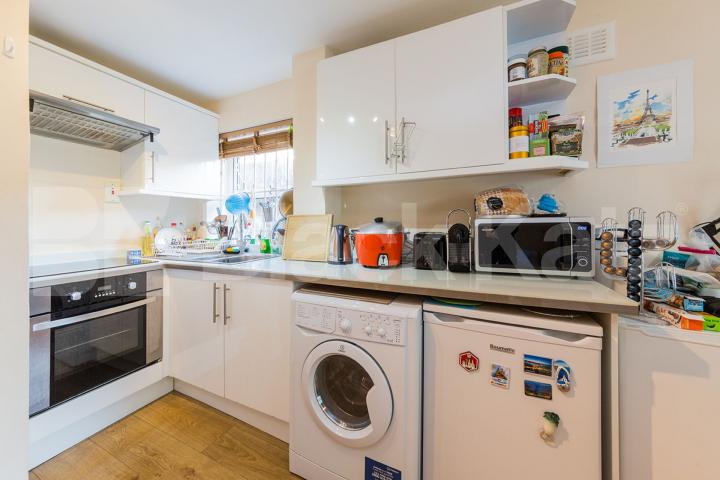 modern 1 bedroom property with access to communal gardens Hillmarton Road, Islington / Caledonian Road